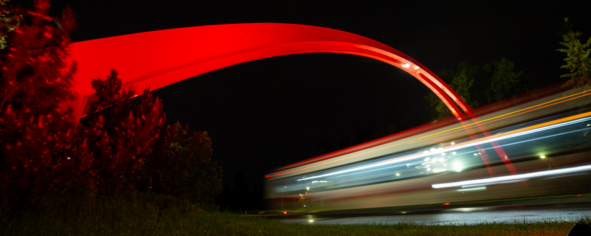 UCalgary arch with bus